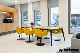 Artifort Little Tulip stoelen en barkrukken, afbeelding 6