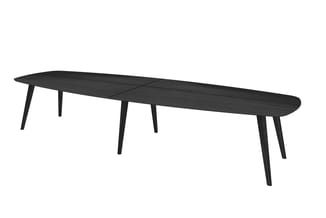 Zwarte vergadertafel met afgeronde rechthoekige bladen en houten poten, uitschuifbaar model.