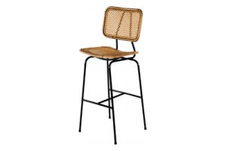 Barkruk met naturel rotan zitting en rugleuning, zwart metalen frame, voetsteun.