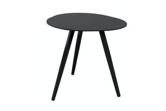 Zwarte ronde tafel met drie zwarte poten, modern minimalistisch design, zijprofiel weergegeven.