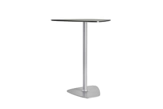Staande tafel met zwart blad en ronde metalen voet in zilverkleur op voetstuk.