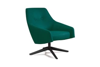 Groene draaifauteuil met ergonomische rugleuning en zwart kruisvoetonderstel, frontal gezien tegen witte achtergrond.