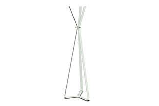 Witte garderobe-kapstok met driepoot standaard en metalen beugels aan de bovenkant.