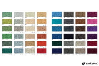 Meinema kleurstalen kaart met 32 tapijt- en stofferingskleuren in groen, grijs, beige, blauw, zwart, bruin en rood tinten met