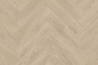 Lichte houten vloer in visgraatpatroon met natuurlijke houtnerf en grijsbeige kleurstelling.