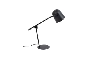 Zwarte bureaulamp met gebogen arm, cilindervormige kap en ronde voetplaat op witte achtergrond.