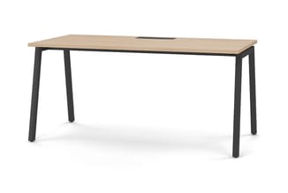 Bureau met licht houten blad en donkergrijs metalen frame, rechthoekige vorm, geschikt voor werkplek.