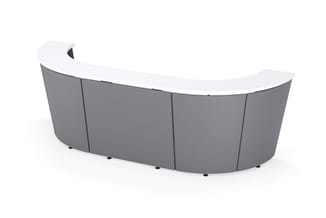 Gebogen receptiebalie met grijs gestoffeerde panelen en wit werkblad, vierdelig modulair design.