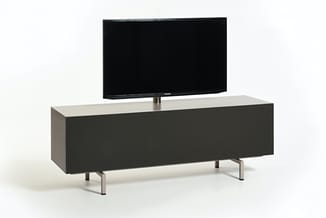 Zwart TV-meubel met witte blad en metalen poten, daarop een zwake TV-monitor op een zilverkleurige standaard.