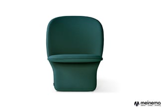 Groene gestoffeerde bureaustoel zonder armleuningen, vooraanzicht op witte achtergrond.
