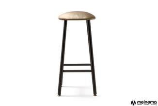 Barkruk met goudkleurige zittingkap en zwart metalen frame met voetsteun, merk Meinema.