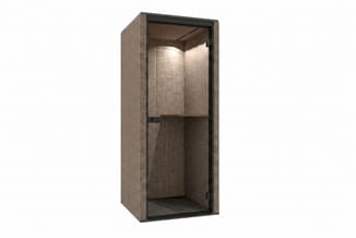 Bruine akoestische belcel met zwart frame, geglazuurde voorkant, interne plank en ingebouwde verlichting.