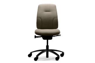 Grijze bureaustoel zonder armleuningen op zwart onderstel met wieltjes, ergonomische rugsteun met uitsparing.