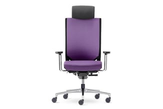 Ergonomische bureaustoel met paars gestoffeerde zitting en rugleuning, zwarte hoofdsteun, verstelbare armleuningen en zilvere