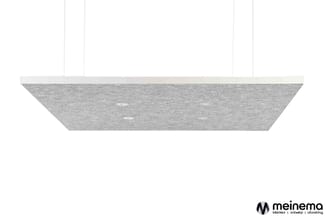 Grijze hangende akoestisch paneel met witte bovenkant, trapeziumvormig design, tegen witte achtergrond.