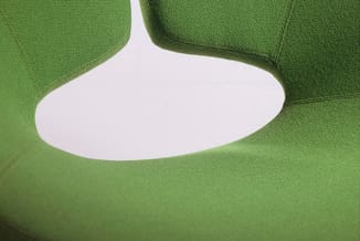 Groene stofbekleding met witte opening, mogelijk detail van zitmeubel of bank met textielmaterialen zichtbaar.