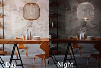 Hangende draadlamp boven houten bureau met stoelen, dag- en nachtweergave in industrieel interieur.