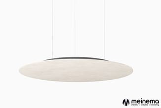 Ronde hangende plafondlamp met beige stofkap en donkergrijze bovenrand, opgehangen aan drie dunne draden.