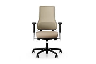 Ergonomische bureaustoel met beige gestoffeerde zitting en rugleuning, zwarte armsteunen, zilveren frame en zwart onderstel m