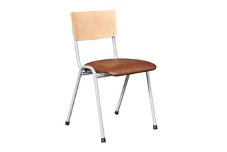 Kantoorstoel met licht houten rugleuning, bruin leren zitting en grijs metalen frame met voetsteun.