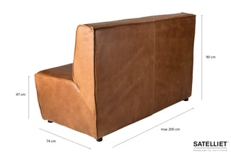 Bruine leren bank met afmetingen: 74 cm diep, max. 200 cm lang, 90 cm hoog. Zit hoogte 47 cm. Satelliet hospitality furniture