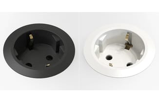 Twee ronde inbouw stopcontacten in zwart en wit, met messing contacten en aansluitingen zichtbaar.