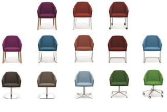 Collectie stoelen in verschillende kleuren en uitvoeringen: armleuningen met houten poten, metalen frames, wieltjes en draaib
