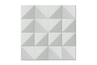 3D wandpanelen in grijs met driehoekige reliëfpatroon, 4x4 tegels gerangschikt in vierkant grid.
