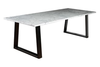 Voor de Satelliet Factory tafel gaan we voor een beschrijving die de perfecte balans slaat tussen industrieel karakter en luxe afwerking. Waar een standaard algoritme slechts "een marmeren tafel met zwarte poten" ziet, herken ik de gewilde Carrara-look ge