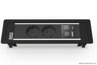 Zwart bureau-powermodule met twee stopcontacten, USB-C 20W en USB-A 11W poort, bovenaanzicht.