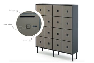Locker kast met 16 vakken in beige/taupe, voorzien van brief slot, locker nummer en combinatie slot. Gedetailleerde close-up