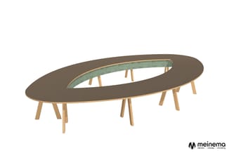 Ovale vergadertafel met donkerbruin blad, groenachtig binnenpaneel en houten poten.