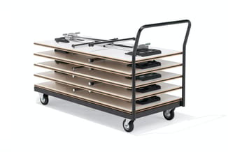 Mobiele presentatiewagen met zwart stalen frame, zes houten plateaus met beige bladen en zwarte zijkanten, wielen en bevestig