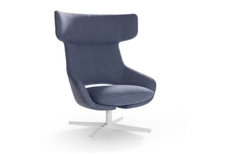 Blauwe draaifauteuil met ergonomische rugleuning, zitschaal en wit voetkruis, tegen witte achtergrond.