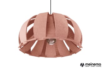 Roze textiel hangende lamp met opengewerkt koepelvormig design en spaarvormige openingen, voorzien van fitting.
