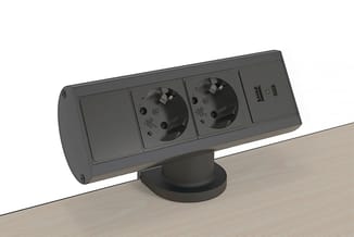 Zwart bureau-energiemodule op houten tafel met twee stopcontacten, USB-poorten en schakelaar.