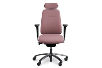 Ergonomische bureaustoel met roze/mauve bekleding, zwarte armleuningen en zwarte vijfwielvoet, met verstelbare hoofdsteun.