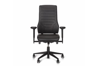 Zwarte ergonomische bureaustoel met gestoffeerde rugleuning, zitting en verstelbare armleuningen op zwart kruisvoetframe met