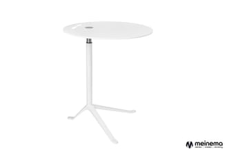 Wit rond bijzettafel met wit onderstel op drie poten, met metalen verbinding in het midden.