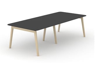 Nova Wood grote vergadertafel met zwart topblad en essenhouten schuine poten, een duurzame design tafel voor conferentieruimtes