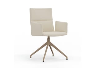 Beige bureaustoel met armleuningen en hoge rug op vijfpoots draaicilinder, taupe metalen onderstel.