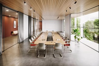 Moderne vergaderzaal met lange houten tafel, grijze kantinestoelen met rode zitting, houten plafond met inbouwverlichting, gr