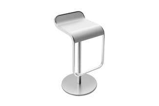 Moderne barkruk met grijze zitting, gebogen rugleuning, zilverkleurig metalen frame en rond voetsteun.