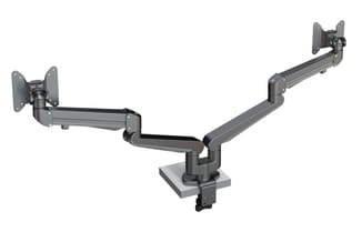 Dual monitor arm in grijs metaal met verstelbare armen en VESA-klemmontage op bureauclip.