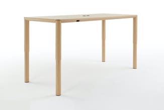 Houten vergadertafel met naturel afwerking, rechthoekige blad en vier ronde poten, tegen witte achtergrond.