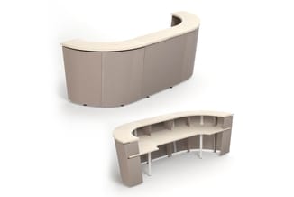 Gebogen receptiebalie en vergadertafel in beige en grijs met metalen poten, weergegeven in voor- en bovenaanzicht.