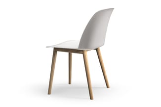 Moderne stoel met grijs kunststof zitting, gebogen rugleuning en houten poten in natuurlijke kleur.