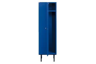 Blauwe staande kast met glazen deuren, twee vakken en zwarte poten.