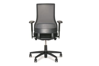 Zwarte ergonomische bureausoel met grijs mesh ruggedeelte, zwarte zitting, verstelbare armleuningen en zwart onderstel met wi