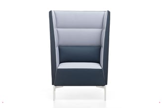 Hoge bureaustoel met donkergrijs en lichtgrijs bekleding, hoge rug, aluminium onderstel, geïsoleerd tegen witte achtergrond.